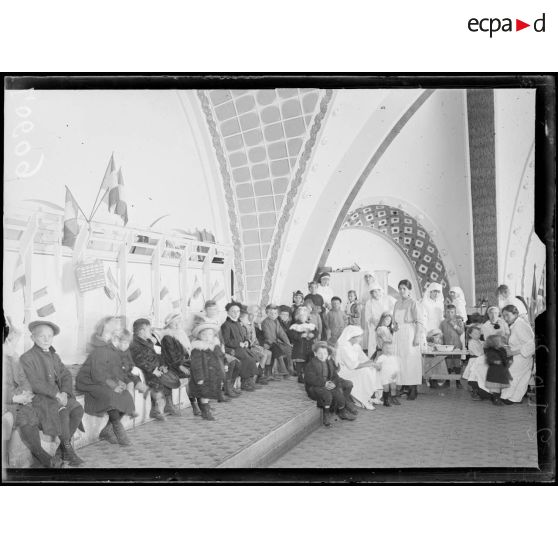 Evian-les-Bains, la pouponnière. [légende d'origine]