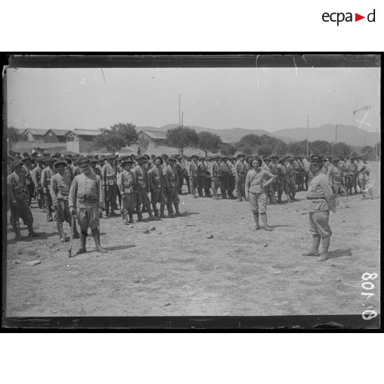 Valescure. Tonkinois en manœuvres. [légende d'origine]