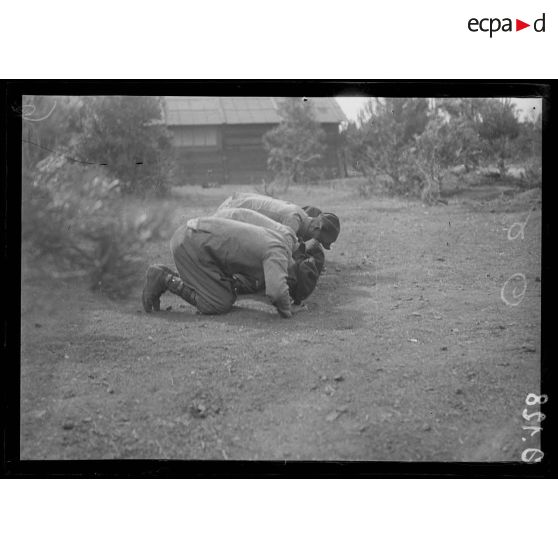 Valescure. Tonkinois. La prière. [légende d'origine]