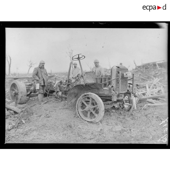 Estrées, auto allemande détruite. [légende d'origine]