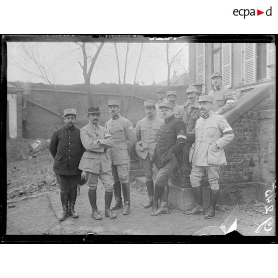 Lamotte-en-Santerre, officiers d'un parc d'automobiles. [légende d'origine]