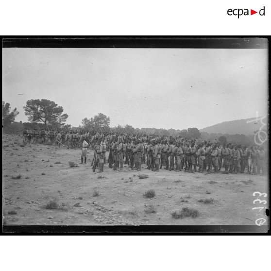Saint Raphaël. Sénégalais à la manœuvre. [légende d'origine]
