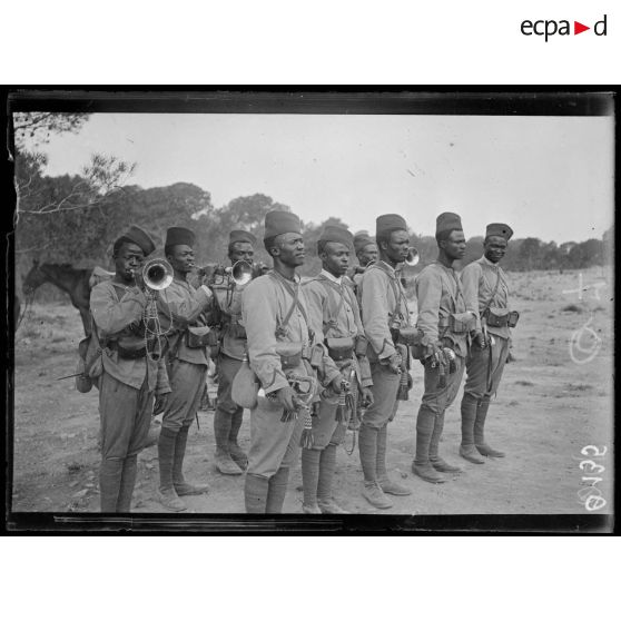 Saint Raphaël. Sénégalais. Les clairons. [légende d'origine]
