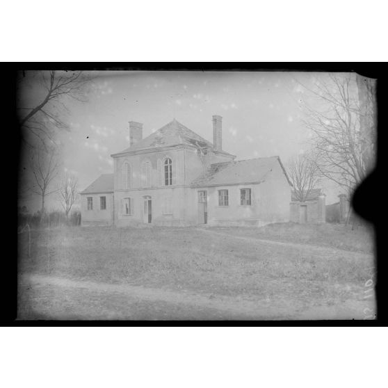La Neuvillette, Marne, la mairie. [légende d'origine]