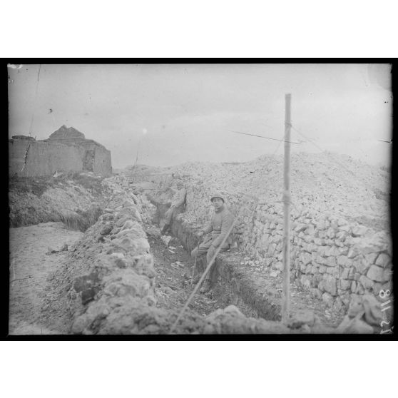 La Neuvillette, Marne, poste de TSF dans les premières lignes. [légende d'origine]