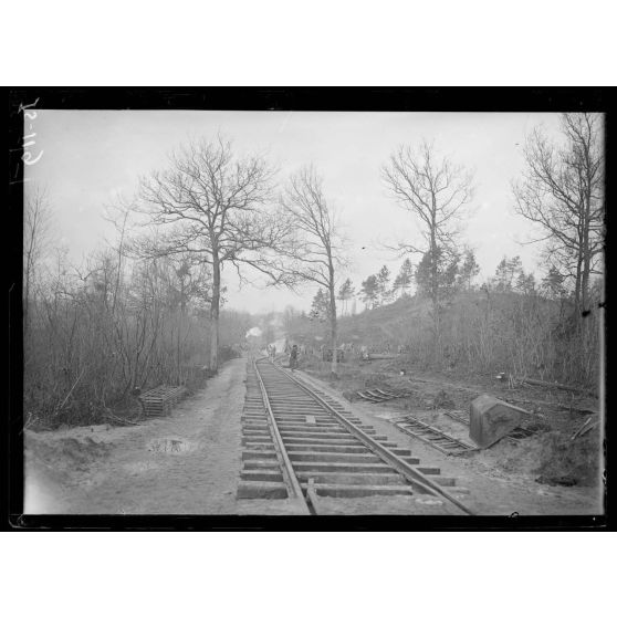 Région de Breuil-sur-Vesle, voie ferrée se dirigeant sur Fismes. [légende d'origine]