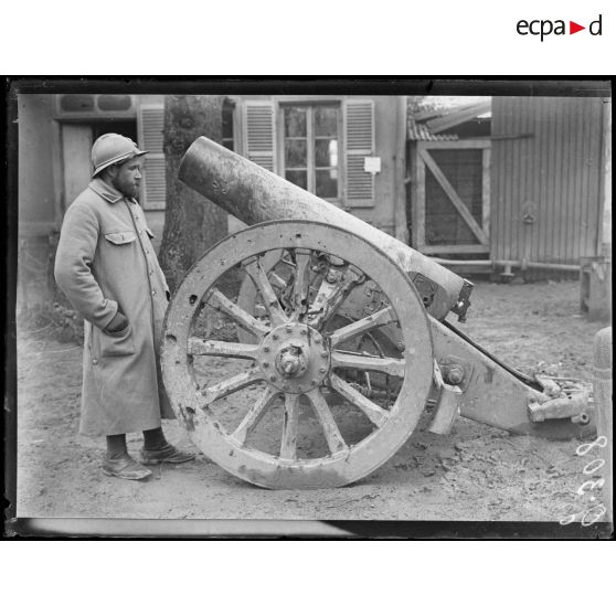 Marcelcave, obusier de 155 court pris aux allemands. [légende d'origine]