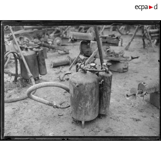 Marcelcave, appareils allemands pour lancer les liquides enflammés. [légende d'origine]
