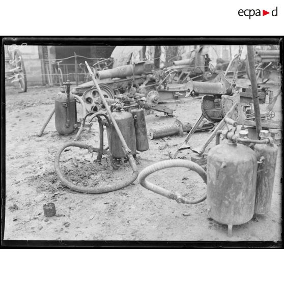 Marcelcave, appareils allemands pour lancer les liquides enflammés. [légende d'origine]