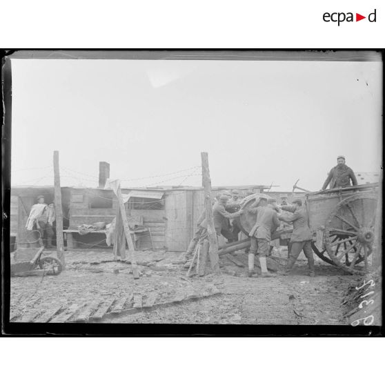Près de Marcelcave, Corvée d'eau. [légende d'origine]