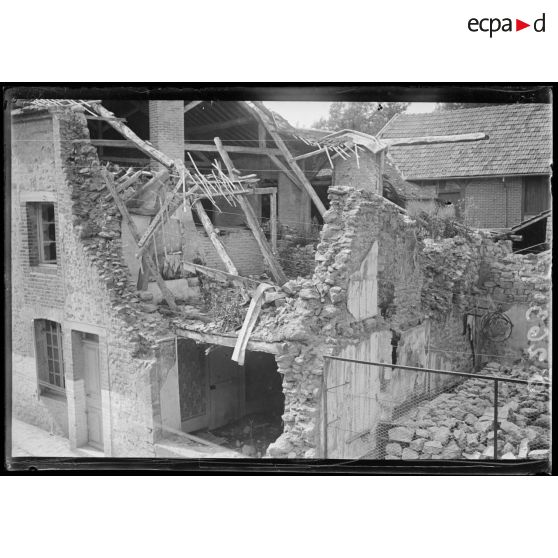 Chenay. Marne. Maison effondrée. [légende d'origine]
