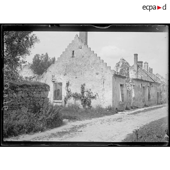 Pont-Arcy. Aisne. Une rue dont les maisons ont été incendiées par les allemands lors de la retraite de la Marne. [légende d'origine]