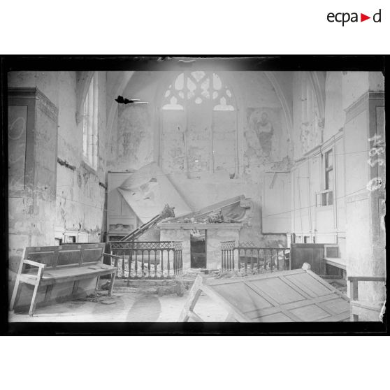 Paissy. Aisne. Intérieur de l'église. L'autel. [légende d'origine]