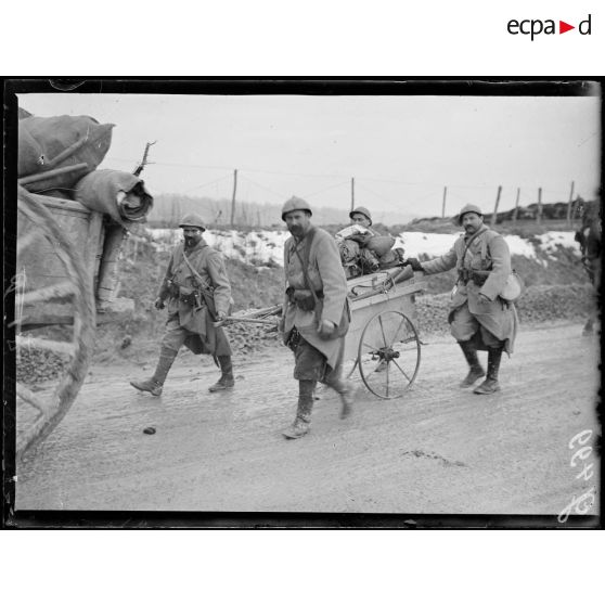 Route de Verdun, Meuse. [légende d'origine]
