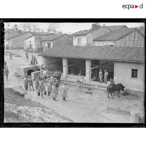 Dugny, le lavoir. [légende d'origine]