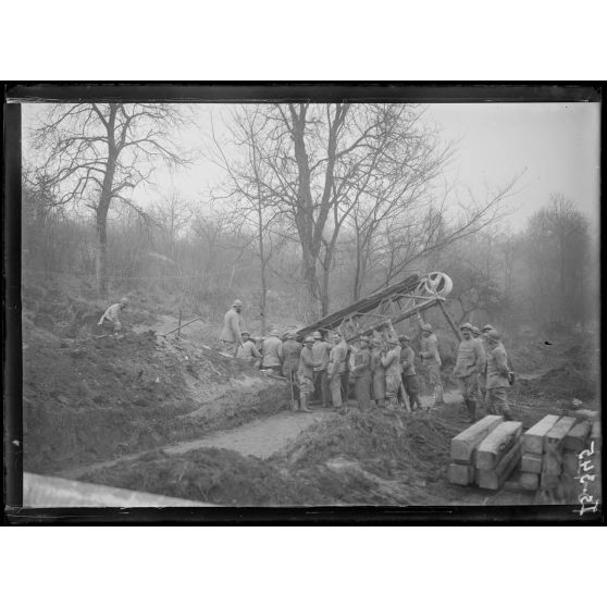 Villers-Franqueux, Marne, appareil pour creuser des abris de bombardements. [légende d'origine]