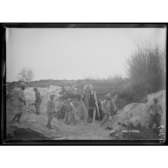 Villers-Franqueux, Marne, appareil pour creuser des abris de bombardements. [légende d'origine]