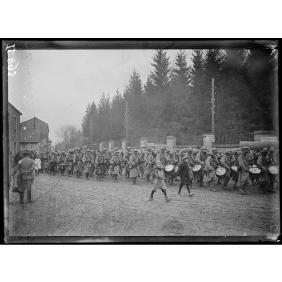 Jonchery-Marne, passage du 76e d'infanterie. Les clairons. [légende d'origine]