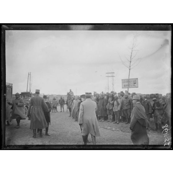 Visite du président de la République à la 5e armée. L'arrivée du président. [légende d'origine]