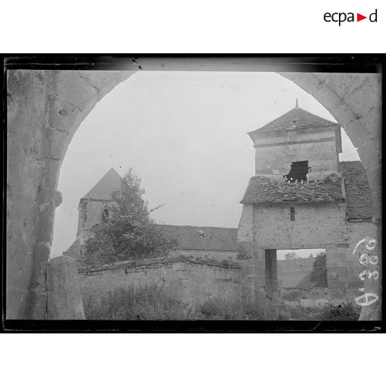 [Un coin du village de Vassogne en ruines.]