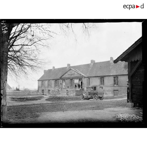 Les services du 36e régiment d'infanterie à Caen. [légende d'origine]