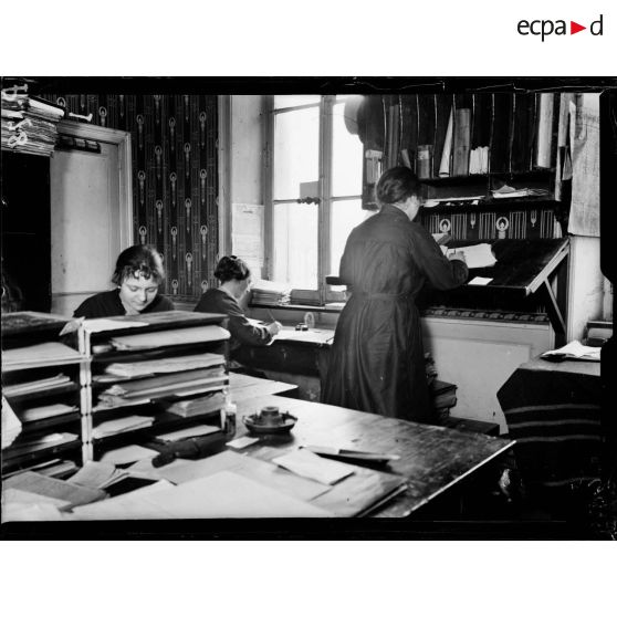 Les services du 36e régiment d'infanterie à Caen. [légende d'origine]