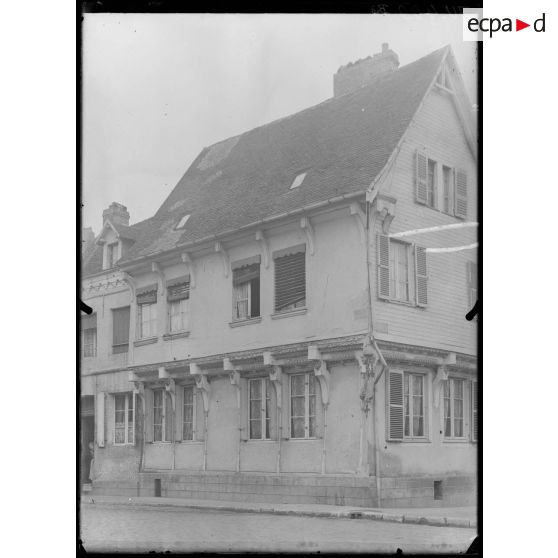 Front Nord, Abbeville, Somme, maison des Capucines. [légende d'origine]