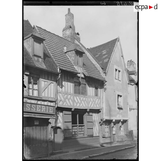 Front Nord, Abbeville, Somme, maison des teinturiers. [légende d'origine]