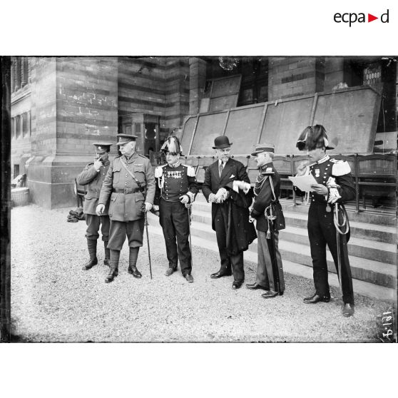 Portrait des sous-chefs de musique du festival des Trois Gardes. [légende d'origine]