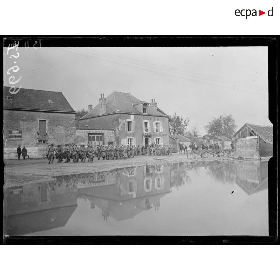 Gueux, Marne, funérailles du général Baratier. Le cercueil. [légende d'origine]