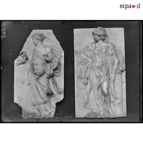 Front Nord, Somme, Amiens, panneaux de marbre. [légende d'origine]