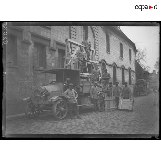 Front Nord, Pas-de-Calais, Saint-Omer, chassis spécial pour le transport des toiles. [légende d'origine]
