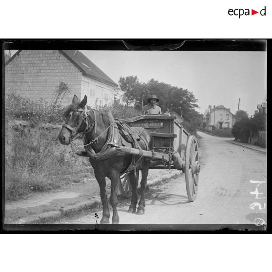 Soissons. Le cantonnier municipal. [légende d'origine]