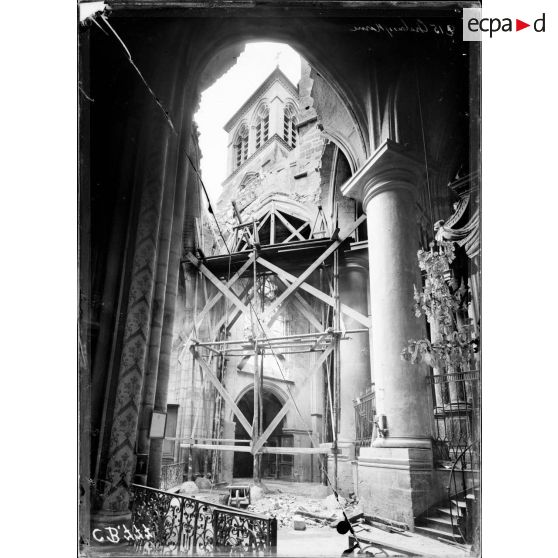 Ruines de la cathédrale de Châlon-sur-Marne. [légende d'origine]