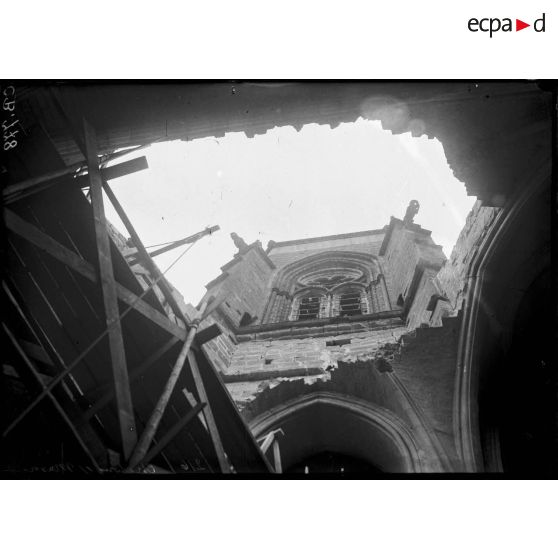 Ruines de la cathédrale de Châlon-sur-Marne. [légende d'origine]