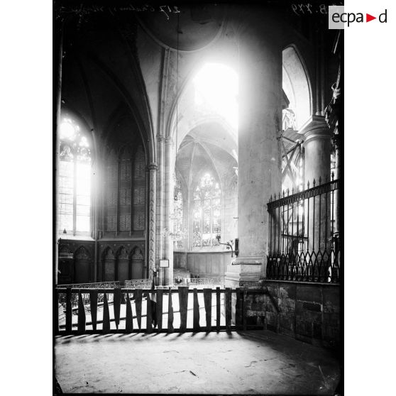 Ruines de la cathédrale de Châlon-sur-Marne. [légende d'origine]