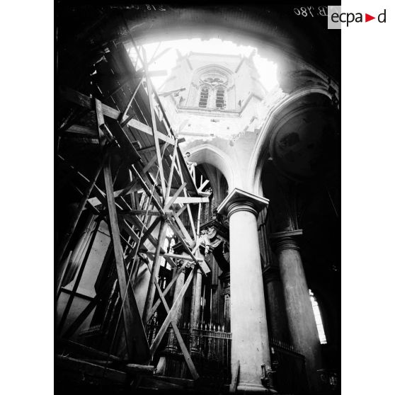 Ruines de la cathédrale de Châlon-sur-Marne. [légende d'origine]