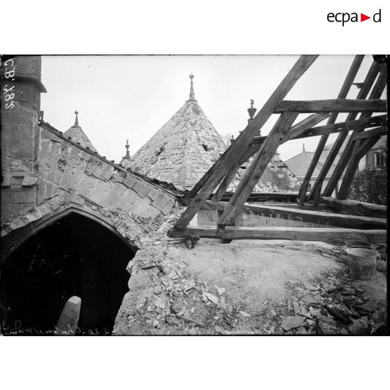 Ruines de la cathédrale de Châlon-sur-Marne. [légende d'origine]