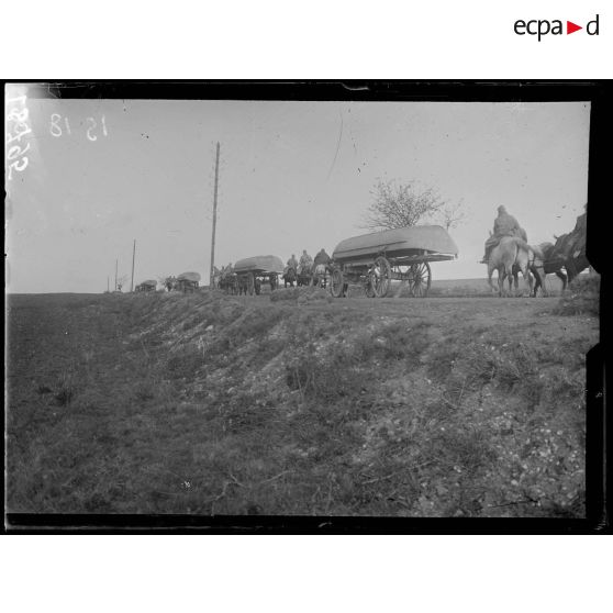Nanteuil-la-Fosse, Aisne, convoi de pontonniers sur la route. [légende d'origine]