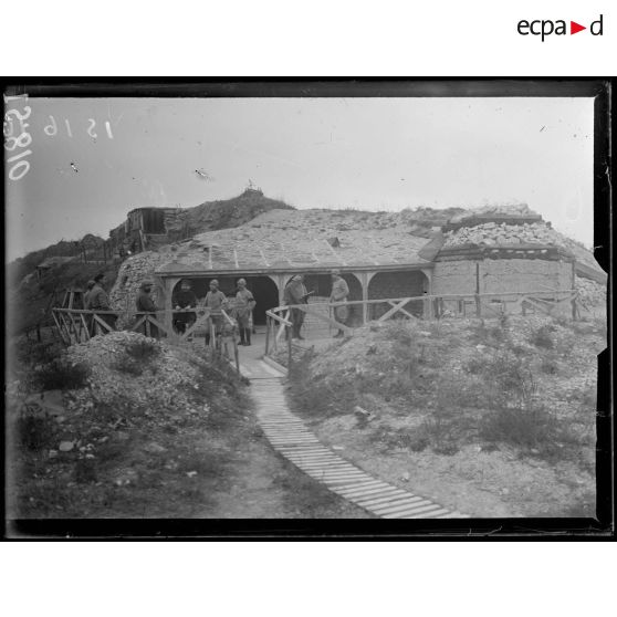 Près de Reims, Marne, secteur de la Butte de tir. Un poste de commandement. [légende d'origine]