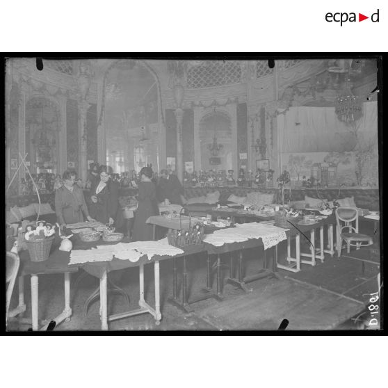 Paris, ouvroir de l'ancienne abbaye de Thélème, 1 place Pigalle. [légende d'origine]