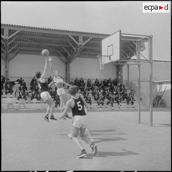 Alger. Stade Marcel Cerdan. Finale d'Afrique du Nord (AFN) de basketball. Le match.