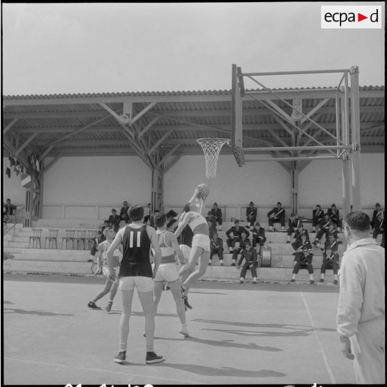 Alger. Stade Marcel Cerdan. Finale d'Afrique du Nord (AFN) de basketball. Le match.