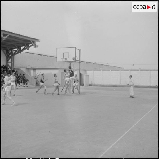Alger. Stade Marcel Cerdan. Finale d'Afrique du Nord (AFN) de basketball. Le match.