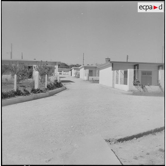 Saint-Lucien. Les maisons des familles du 33e groupe mobile de sécurité (33e GMS).