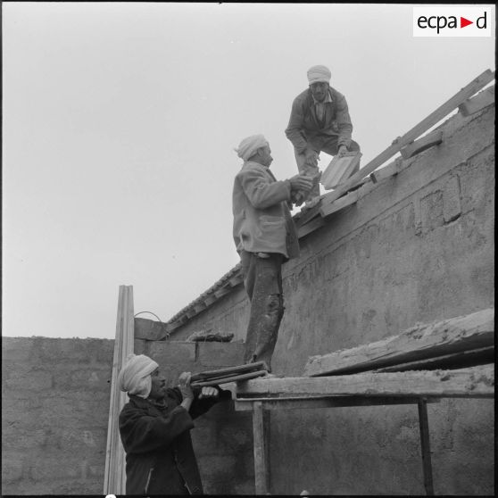 Ouled Hamoun. Chantier de construction de maisons.