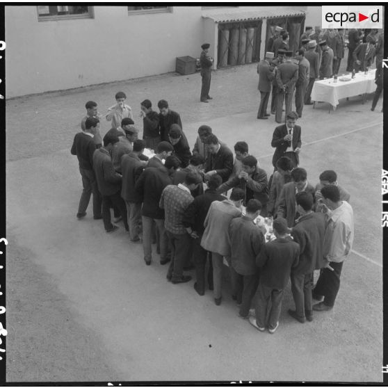 Kouba. Inauguration du foyer des jeunes travailleurs. Vin d'honneur.