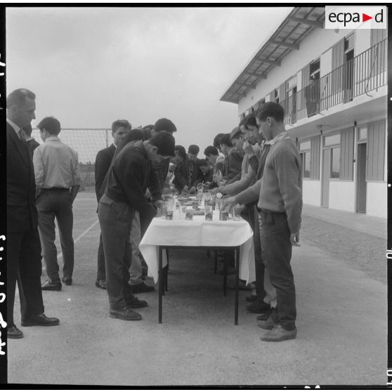 Kouba. Inauguration du foyer des jeunes travailleurs. Vin d'honneur.