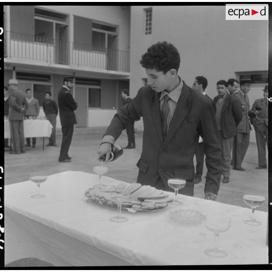 Kouba. Inauguration du foyer des jeunes travailleurs. Vin d'honneur.