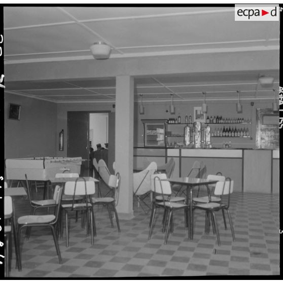 Kouba. Foyer des jeunes travailleurs. Visite du réfectoire.